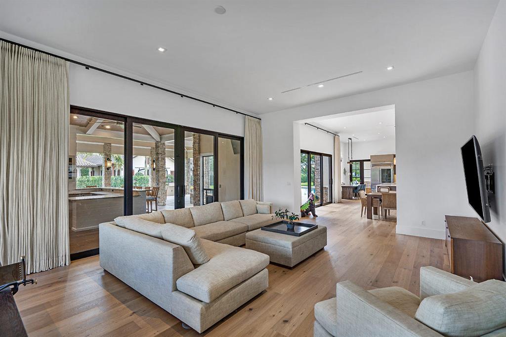 PALM BEACH POINT - Residential