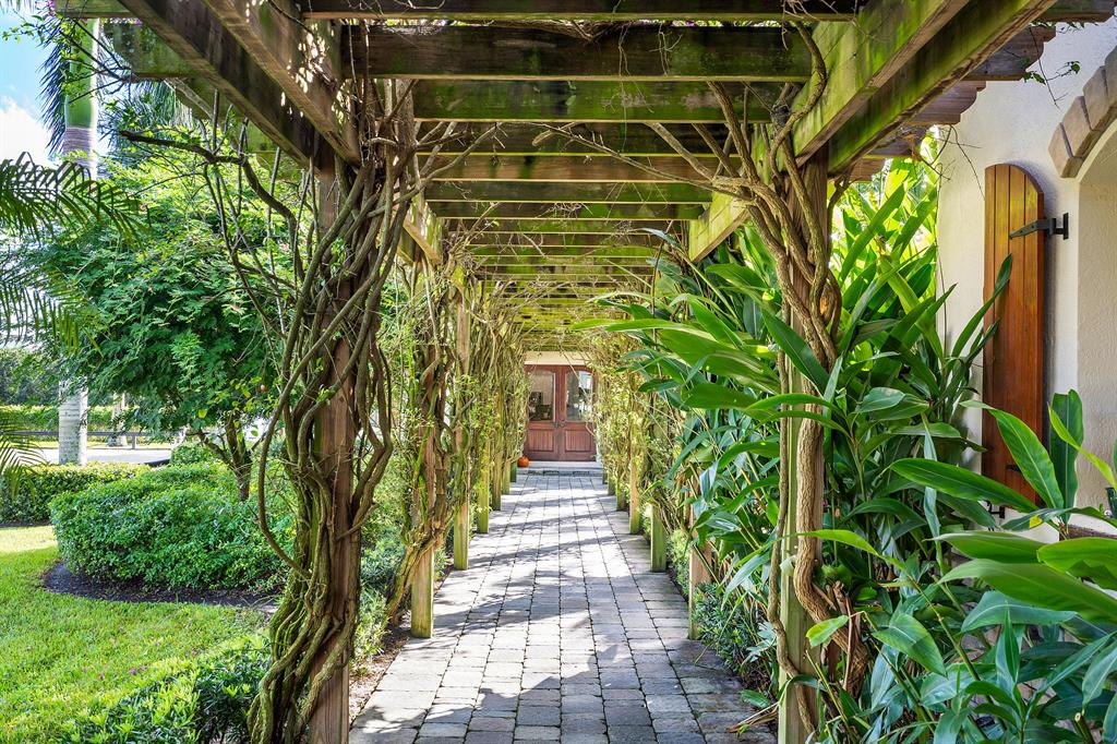 PALM BEACH POINT - Residential