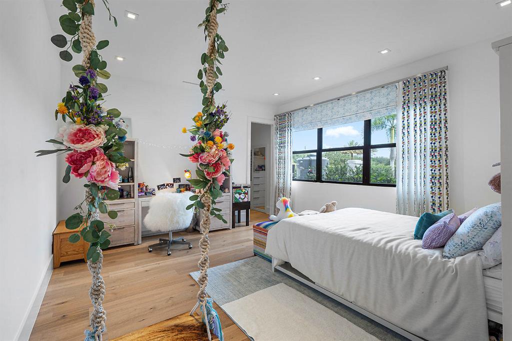 PALM BEACH POINT - Residential