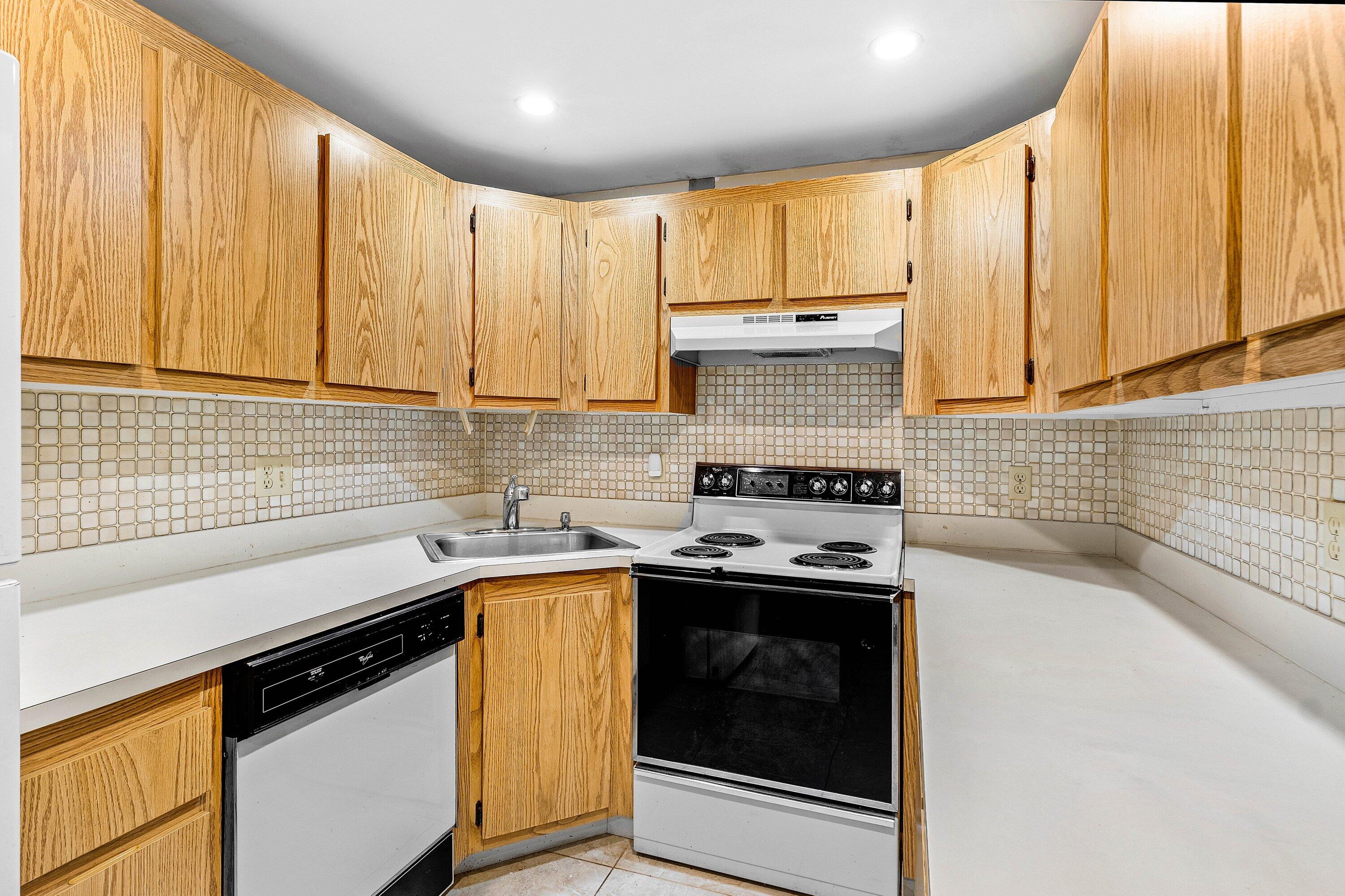 PINE RIDGE NORTH VILLAGE IV CONDO - Residential