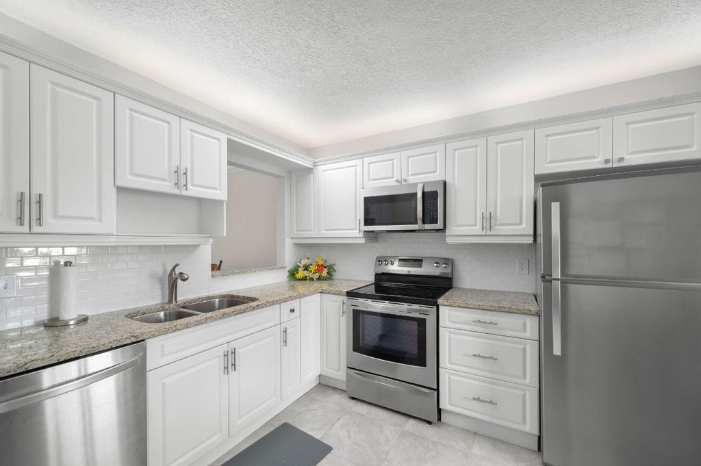 Photo of 1203 S Lakes End Drive #E-1, Fort Pierce, FL 34982 (MLS # R11137506)