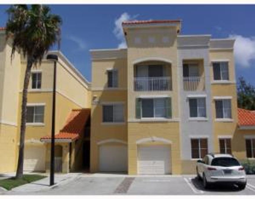 2 BEDROOM, 2 BATH CONDO!! VERY PRIVATE AND QUIET UNIT, LOCATED IN THE CORNER OF THE COMMUNITY WITH BALCONY OVERLOOKING A LAKE. LARGE OPEN KITCHEN, SEPARATE EATING AREA, BUILT-IN DESK, HUGE WALK IN CLOSESTS. COMMUNITY HAS RESORT STYLE POOL AND HOT TUB, TENNIS COURTS, FITNESS CENTER, AND TOT LOT. WALK TO SHOPS AND RESTUARANTS. AMAZING LOCATION!!!