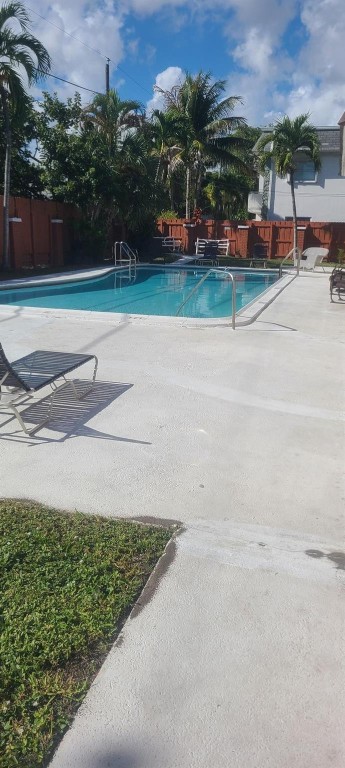 320 SW 1st Street D 6