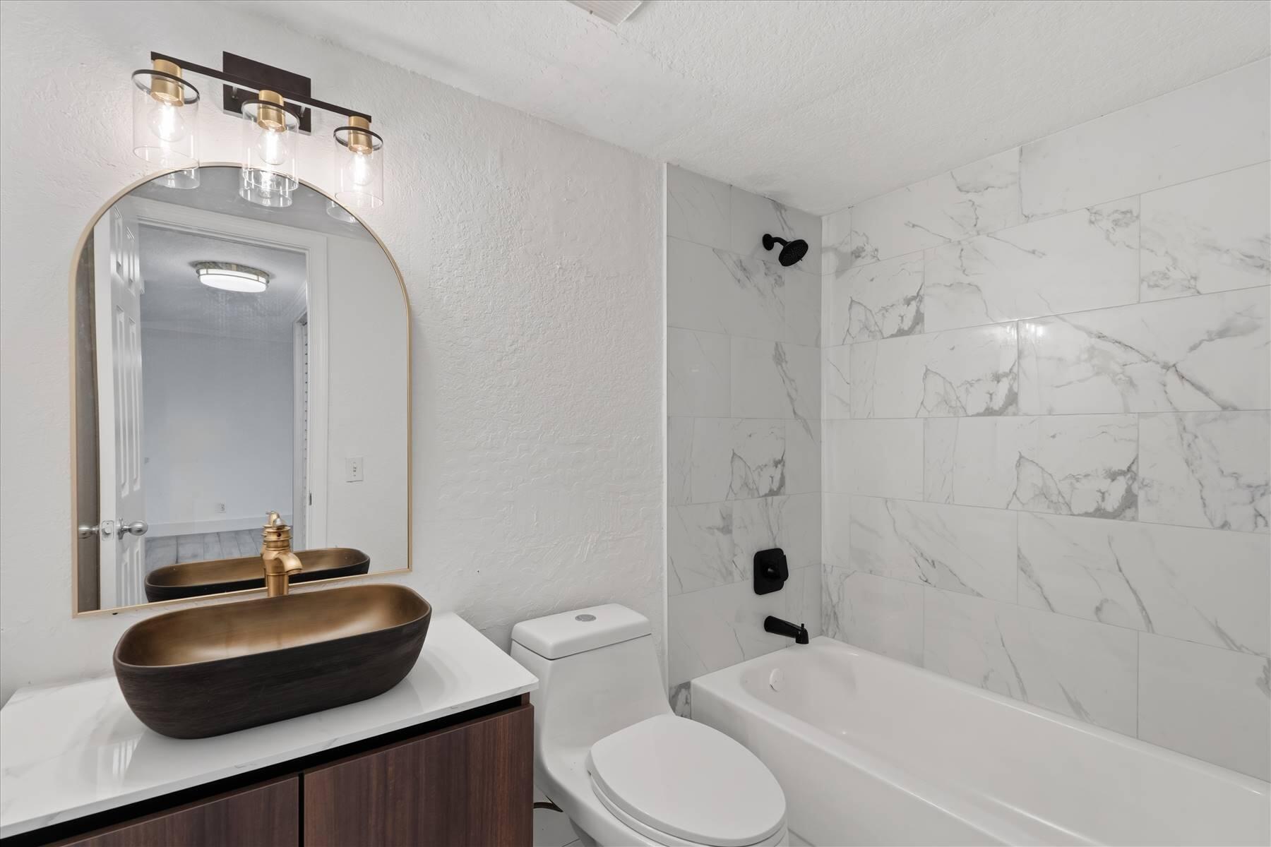 LAKE EMERALD CONDOMINIUM NO SIX - Residential