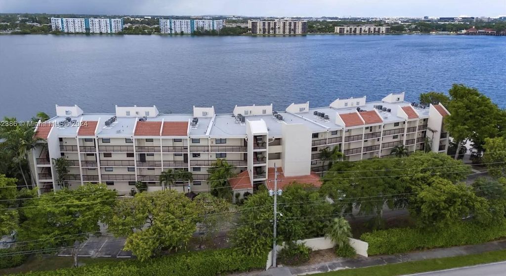 Photo of 115 Lake Emerald DR #304, Oakland Park, FL 33309 (MLS # B26030837)