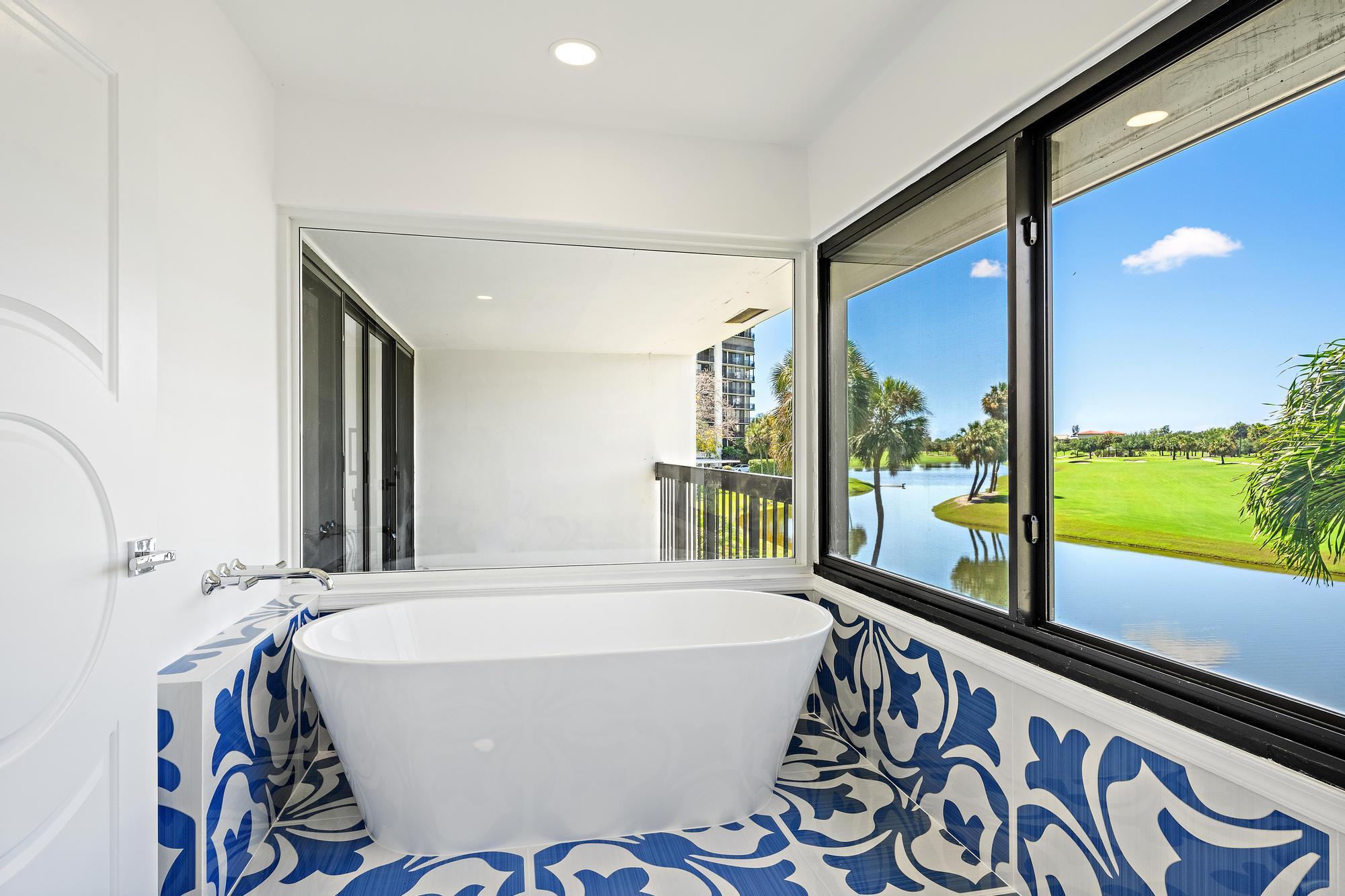 PARLIAMENT GOLF VILLAS CONDO - Residential