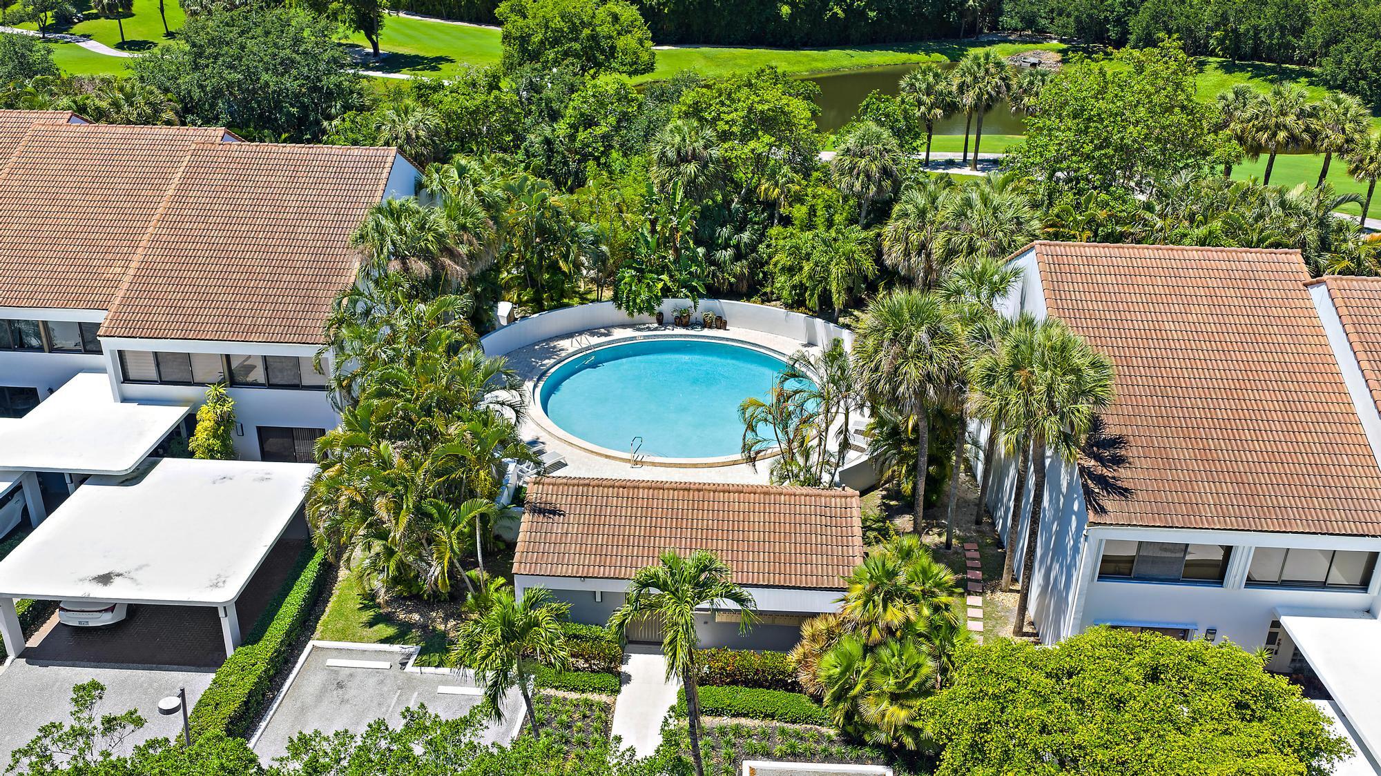 PARLIAMENT GOLF VILLAS CONDO - Residential