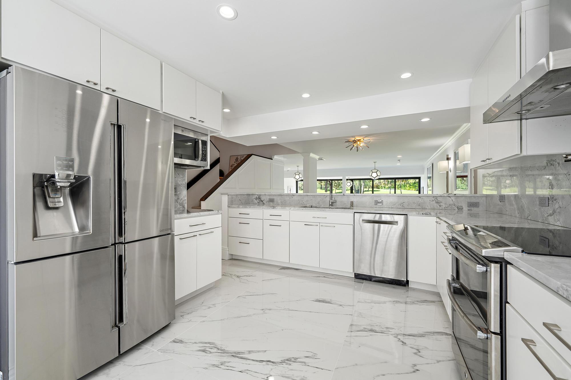 PARLIAMENT GOLF VILLAS CONDO - Residential