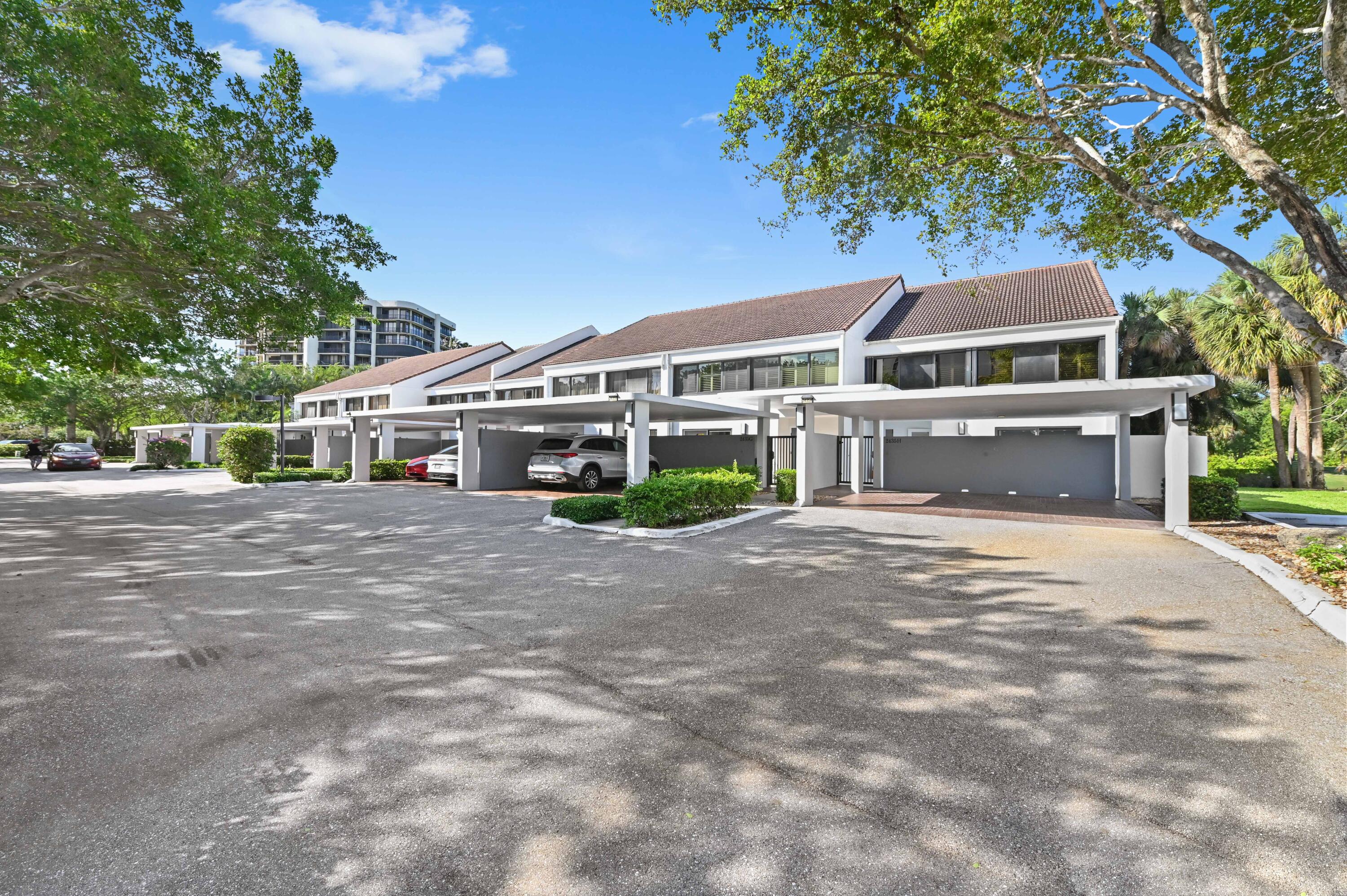 PARLIAMENT GOLF VILLAS CONDO - Residential