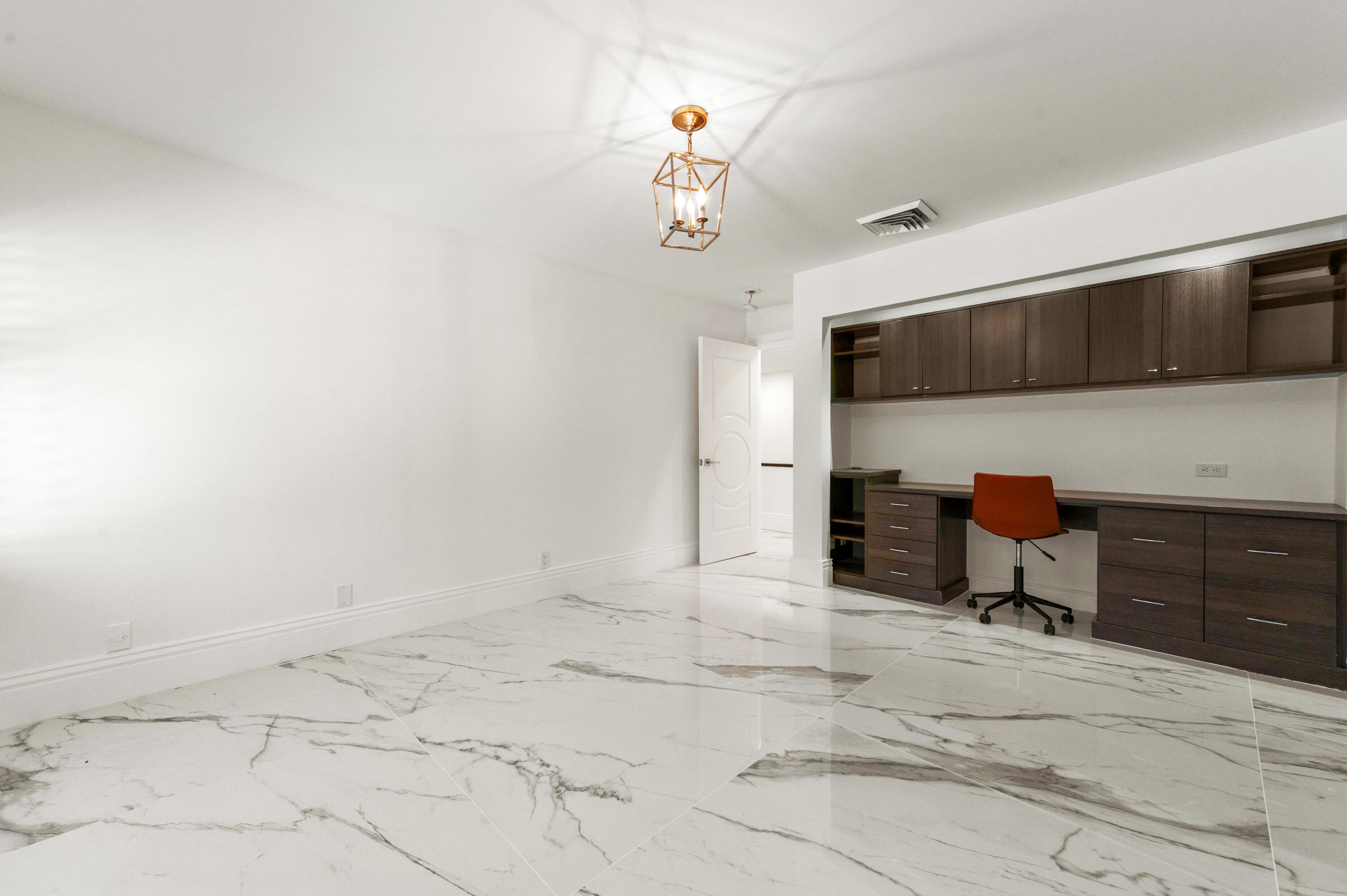 PARLIAMENT GOLF VILLAS CONDO - Residential