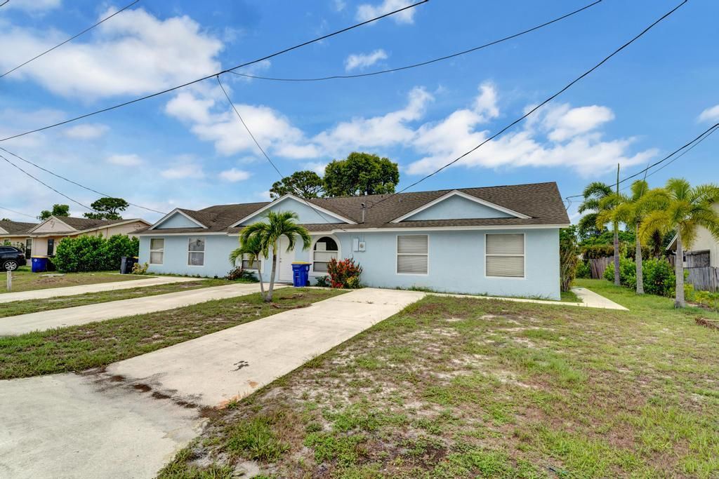 Photo of 5199 SE Primrose Way, Stuart, FL 34997 (MLS # R10996698)