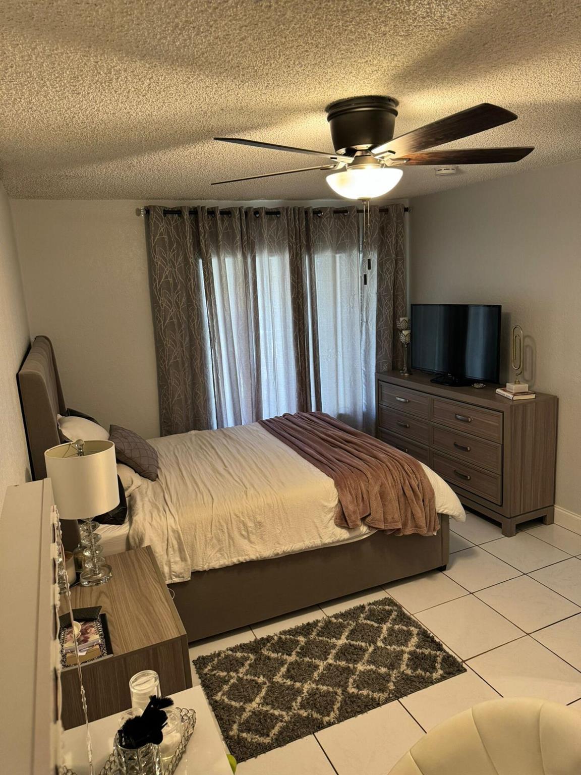FOREST CONDO - Residential