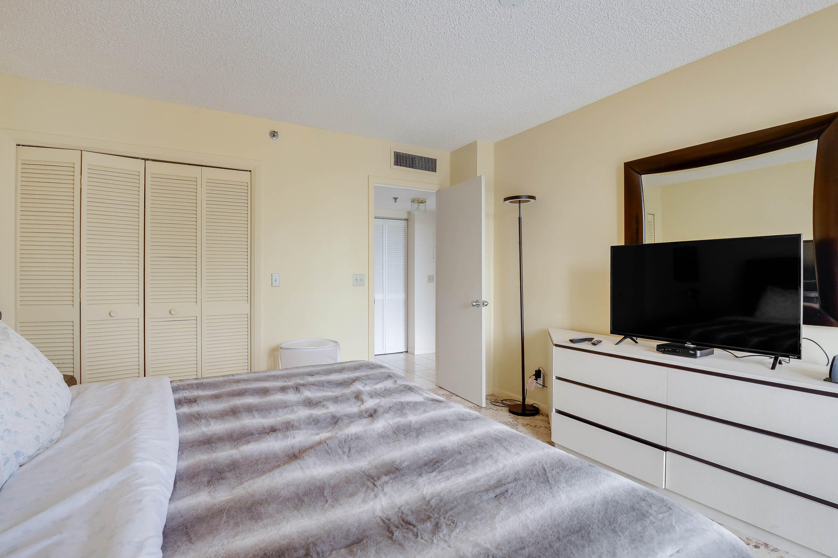 FOUNTAINS SOUTH CONDO 3B - Residential Lease