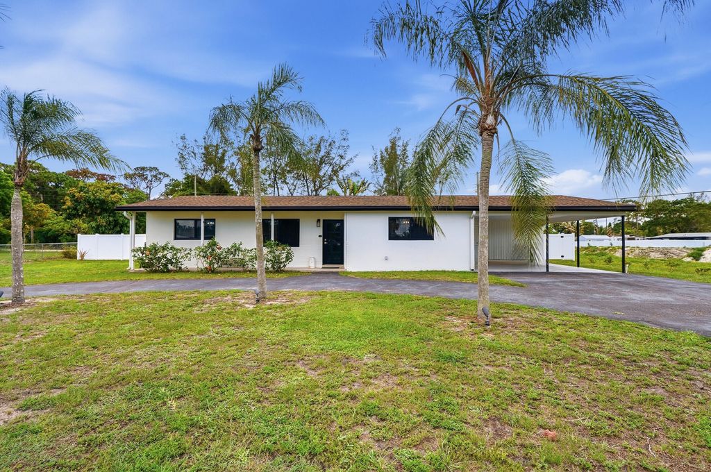 Photo of 5470 Toronto Road, Haverhill, FL 33415 (MLS # B26031158)