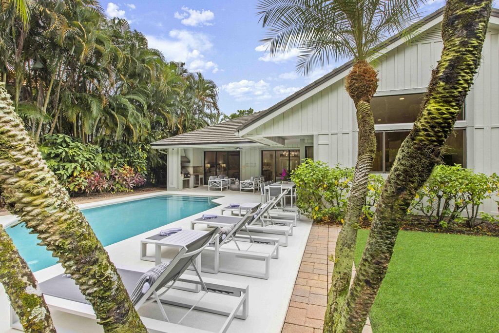 Photo of 36 Cayman Place, Palm Beach Gardens, FL 33418 (MLS # R10927905)