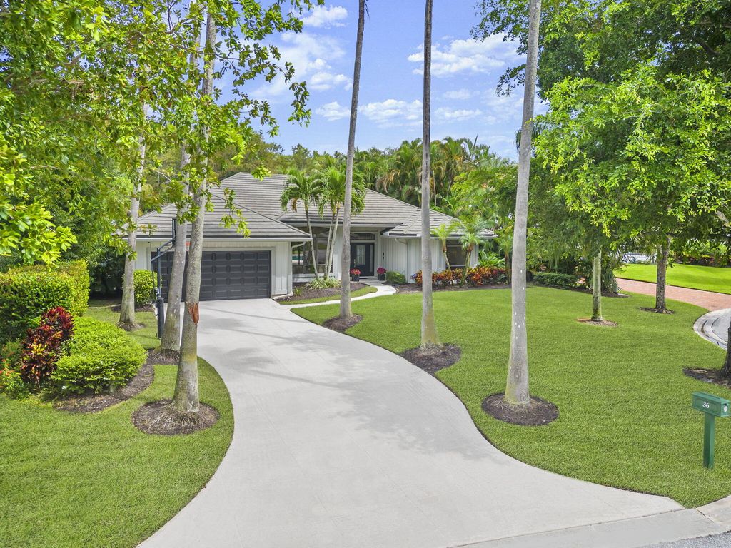 Photo of 36 Cayman Place, Palm Beach Gardens, FL 33418 (MLS # R10927905)