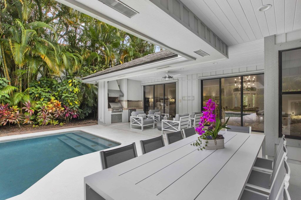 Photo of 36 Cayman Place, Palm Beach Gardens, FL 33418 (MLS # R10927905)