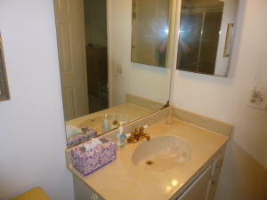 VILLAGE ROYALE GREENHILL CONDO - Residential