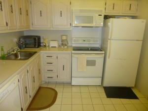 VILLAGE ROYALE GREENHILL CONDO - Residential