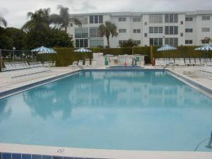 VILLAGE ROYALE GREENHILL CONDO - Residential