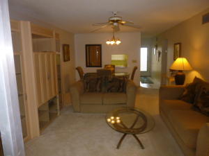 VILLAGE ROYALE GREENHILL CONDO - Residential