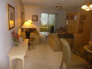 VILLAGE ROYALE GREENHILL CONDO - Residential