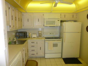 VILLAGE ROYALE GREENHILL CONDO - Residential