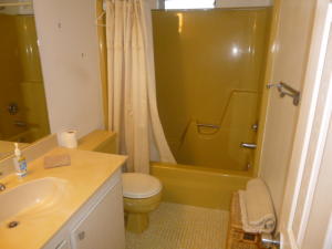 VILLAGE ROYALE GREENHILL CONDO - Residential