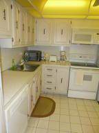 VILLAGE ROYALE GREENHILL CONDO - Residential