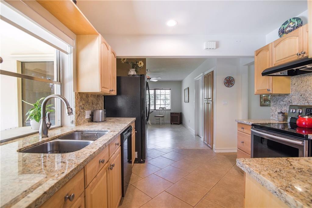 CORAL SPRINGS LAKES - Residential Lease