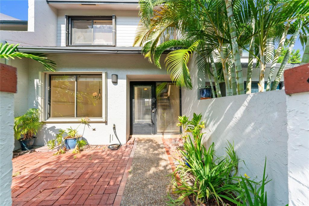 Photo of 817 SE 12th Court #4, Fort Lauderdale, FL 33316 (MLS # F10521496)