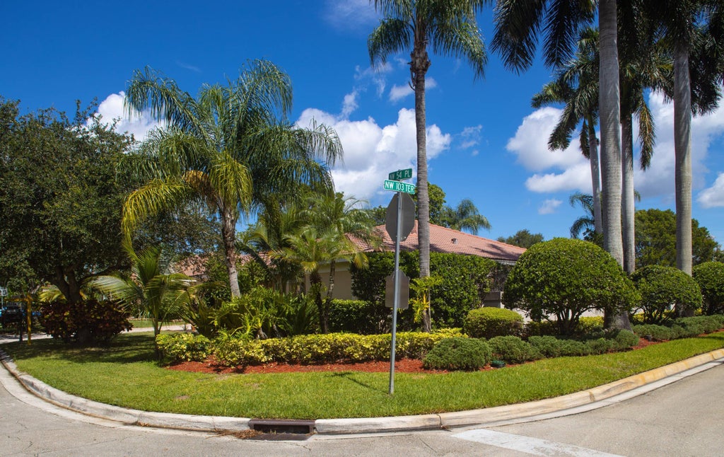 Photo of 10303 NW 54th Place, Coral Springs, FL 33076 (MLS # B26058264)