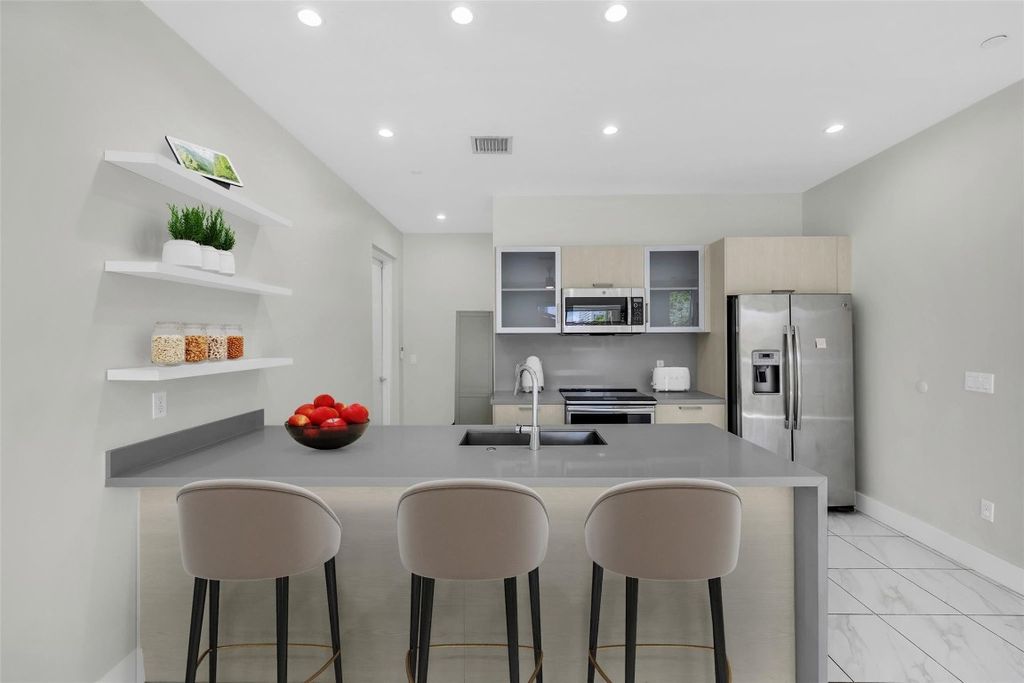 Photo of 1025 NE 18th Avenue #103, Fort Lauderdale, FL 33304 (MLS # F10542820)