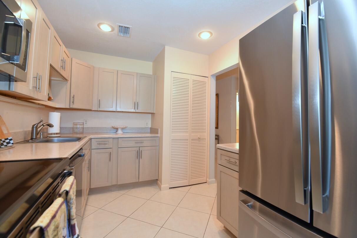 STRATFORD AT HUNTERS RUN CONDO - Residential