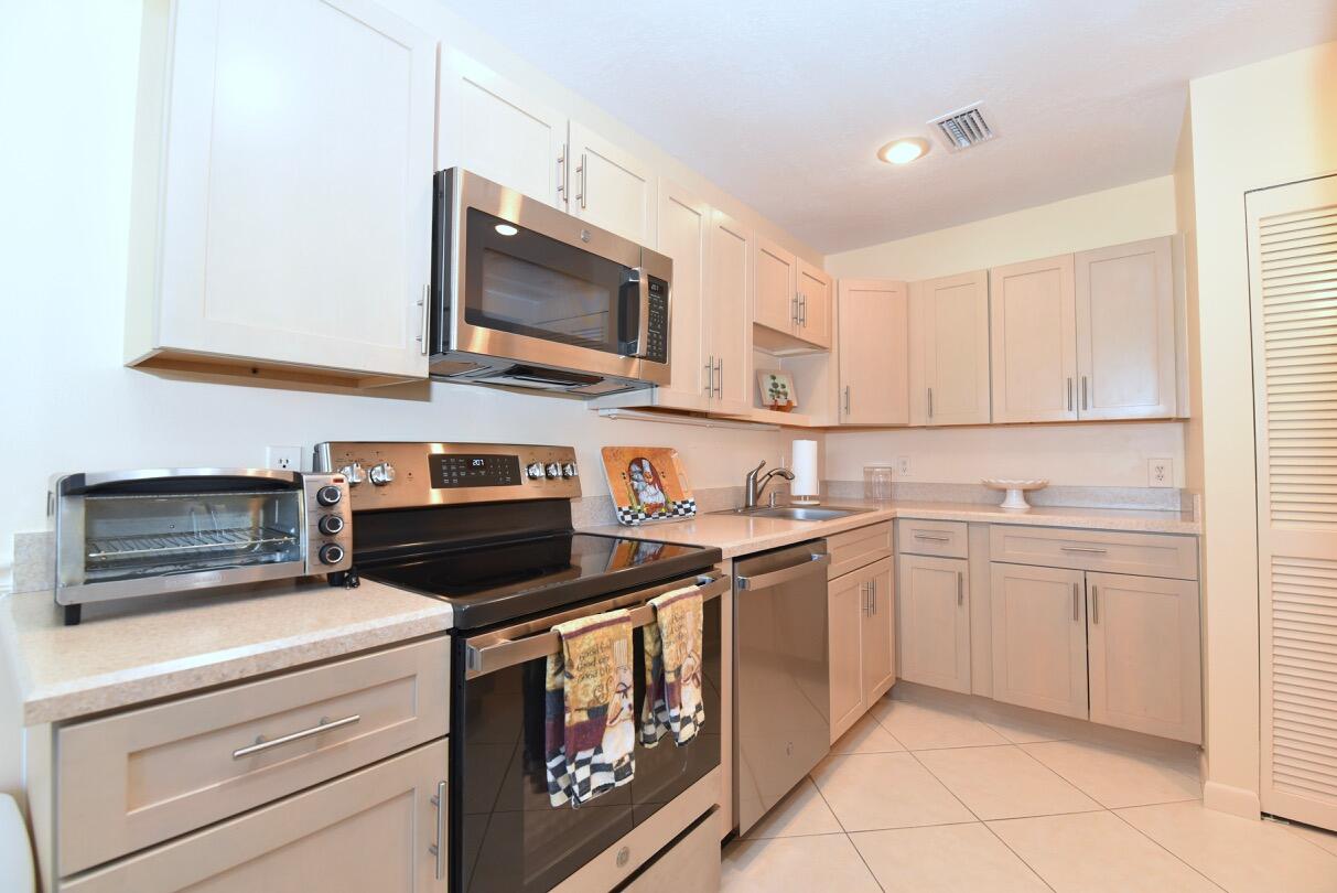 STRATFORD AT HUNTERS RUN CONDO - Residential