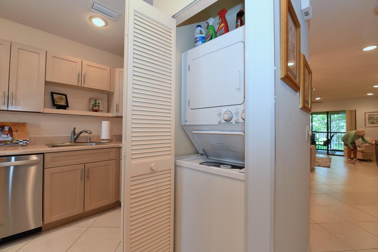 STRATFORD AT HUNTERS RUN CONDO - Residential