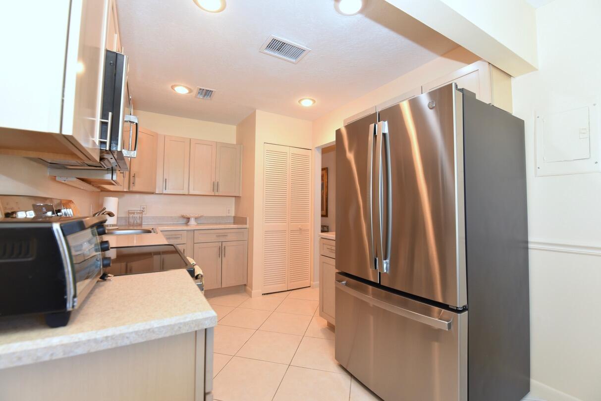 STRATFORD AT HUNTERS RUN CONDO - Residential