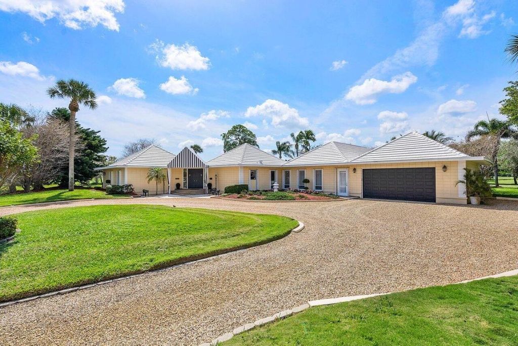 Photo of 261 N Country Club Drive, Atlantis, FL 33462 (MLS # R10970299)