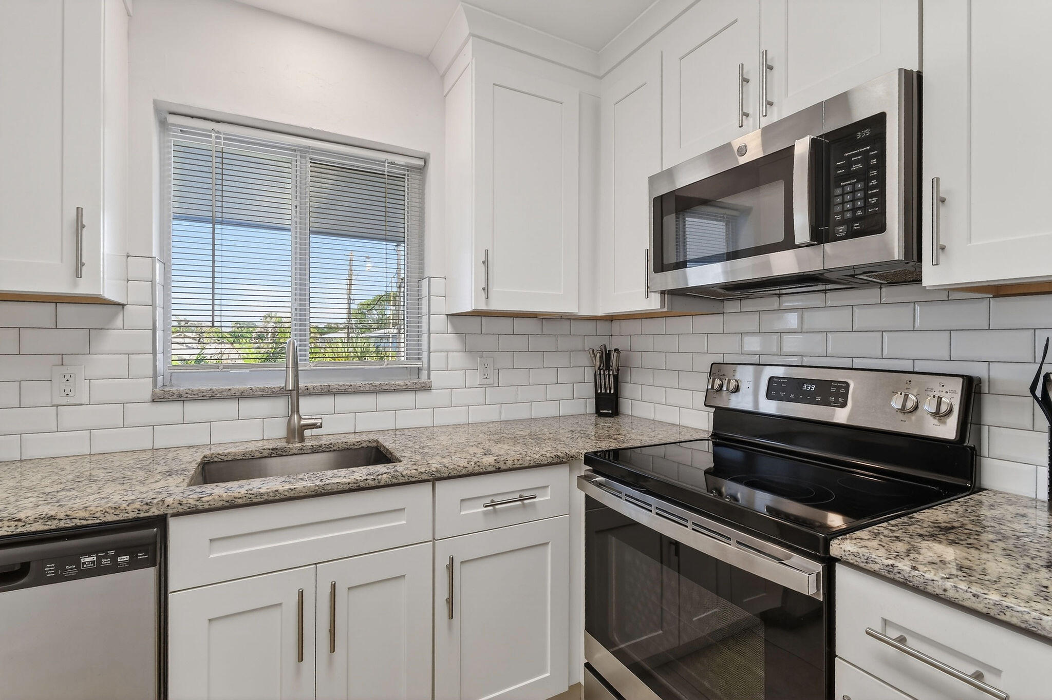 TEQUESTA GARDEN CONDO 4 - Residential