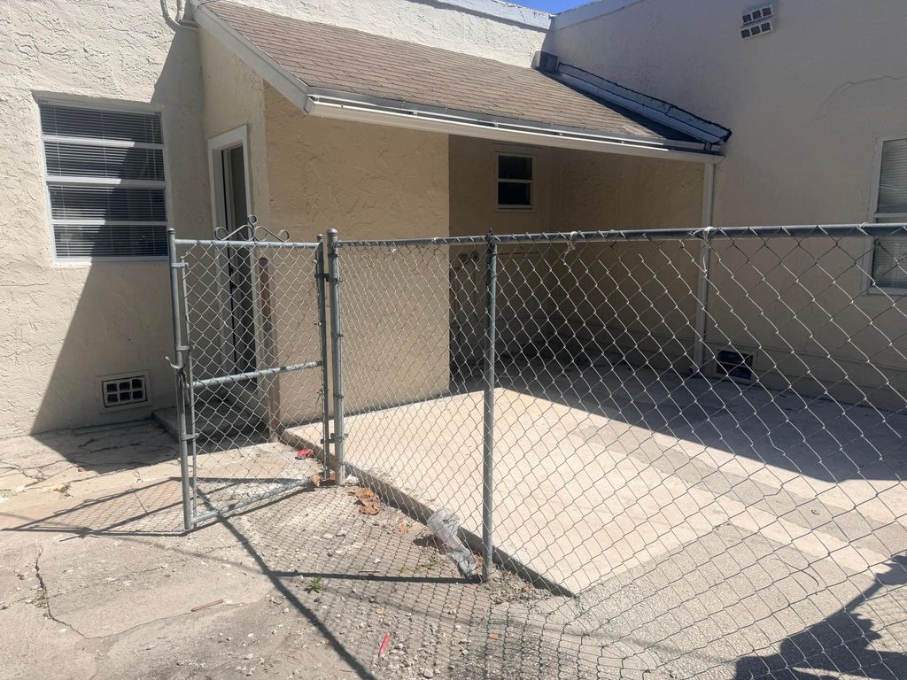 Photo of 504 El Prado, West Palm Beach, FL 33405 (MLS # B26007037)