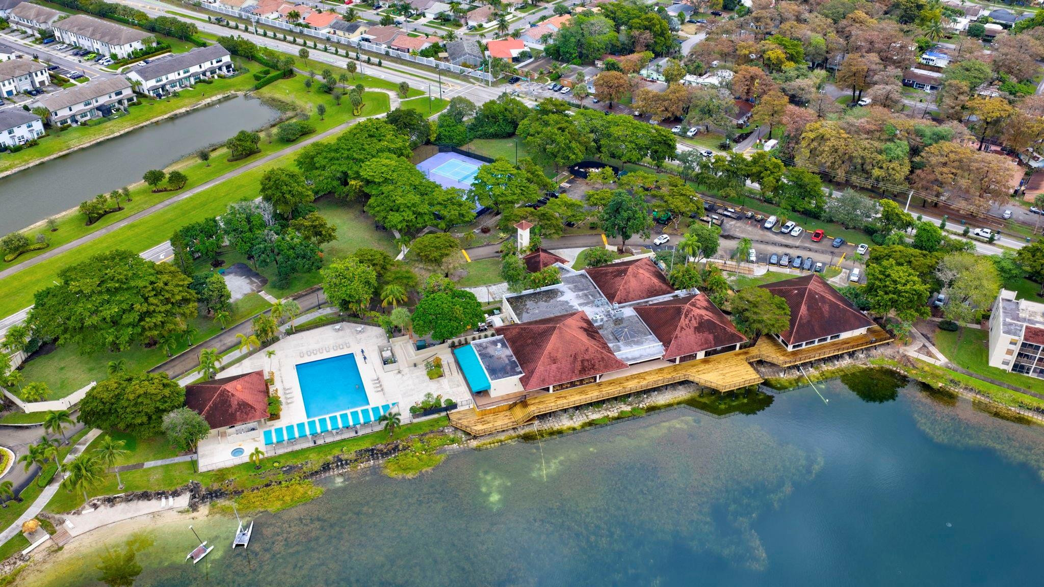 LAKE EMERALD CONDOMINIUM - Residential