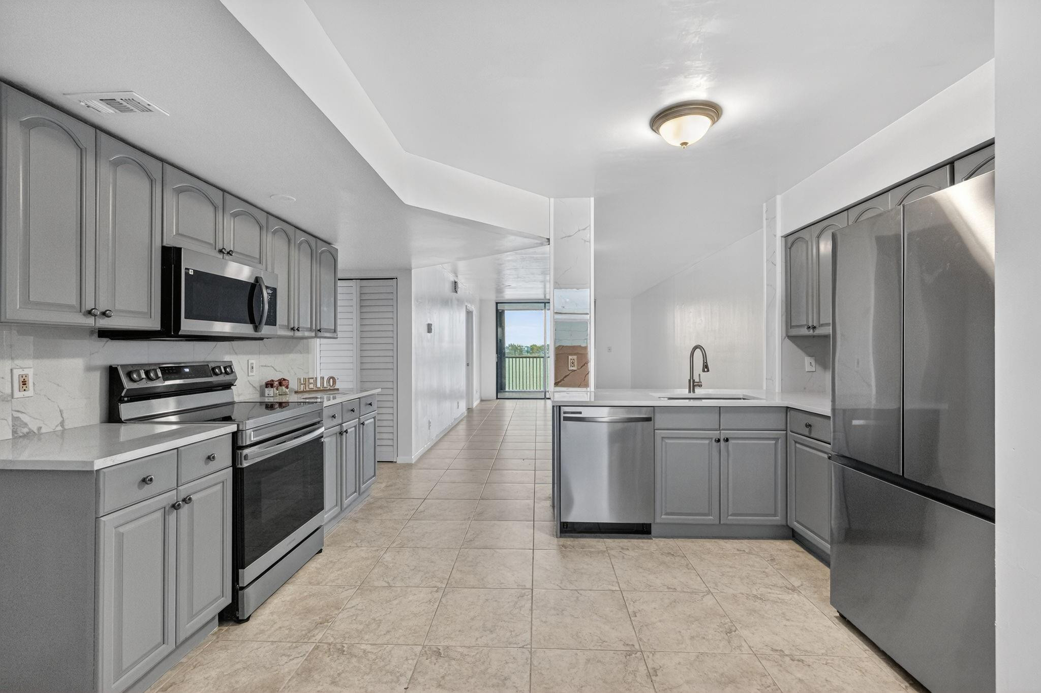 LAKE EMERALD CONDOMINIUM - Residential