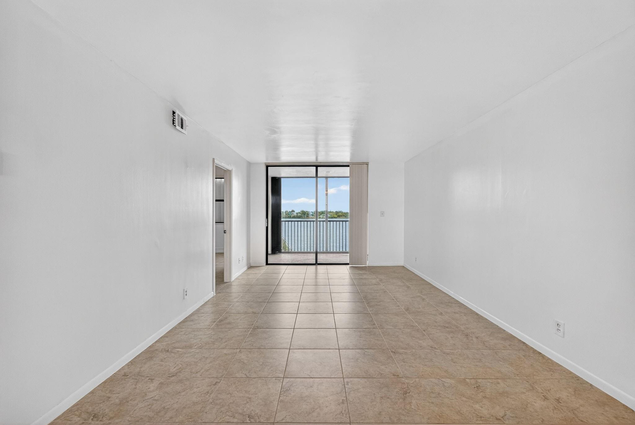 LAKE EMERALD CONDOMINIUM - Residential