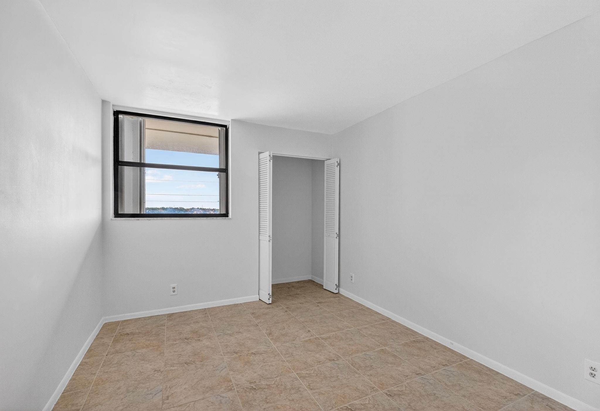 LAKE EMERALD CONDOMINIUM - Residential