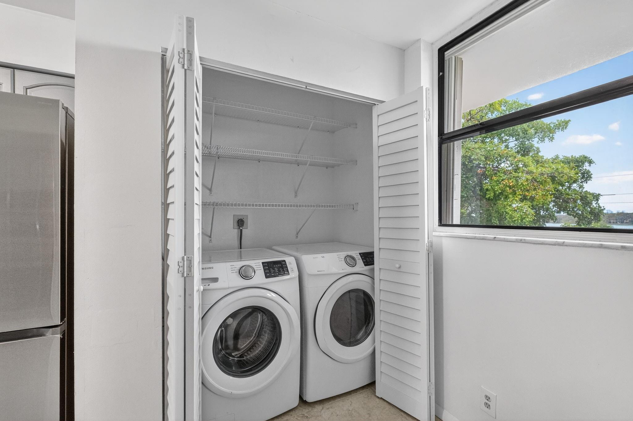 LAKE EMERALD CONDOMINIUM - Residential