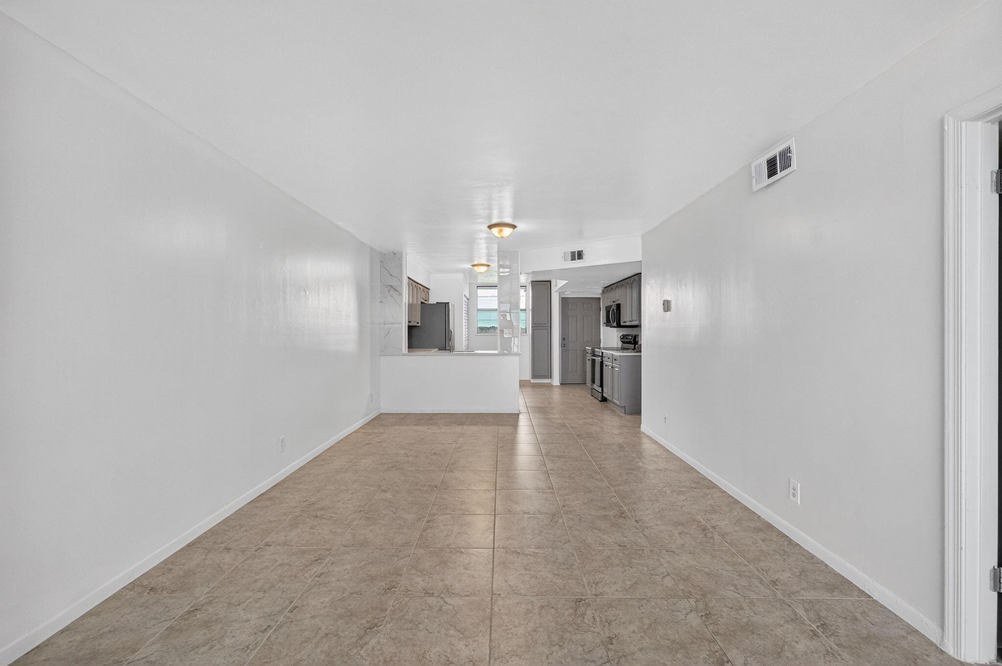 LAKE EMERALD CONDOMINIUM - Residential