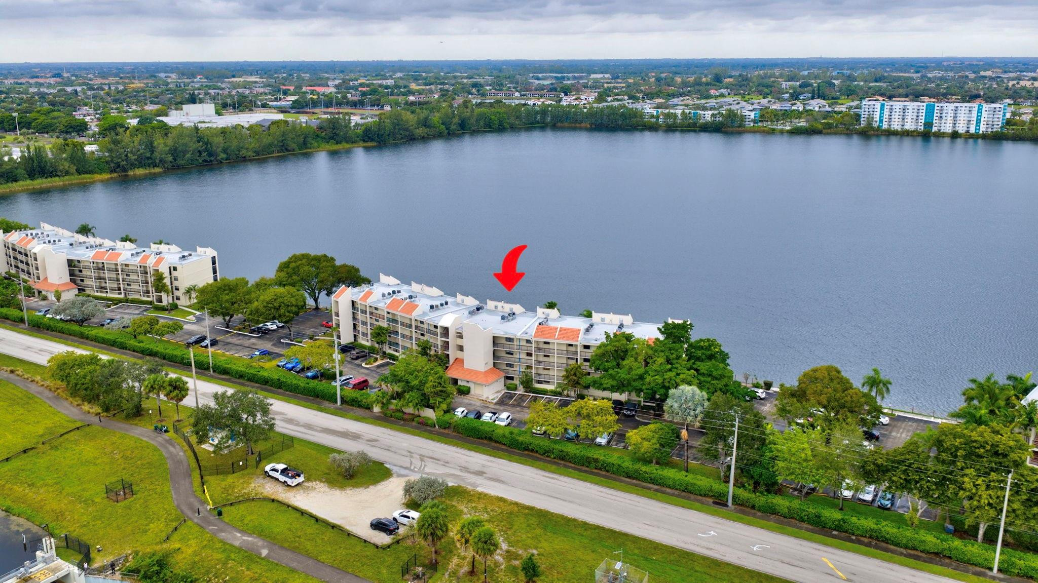 LAKE EMERALD CONDOMINIUM - Residential