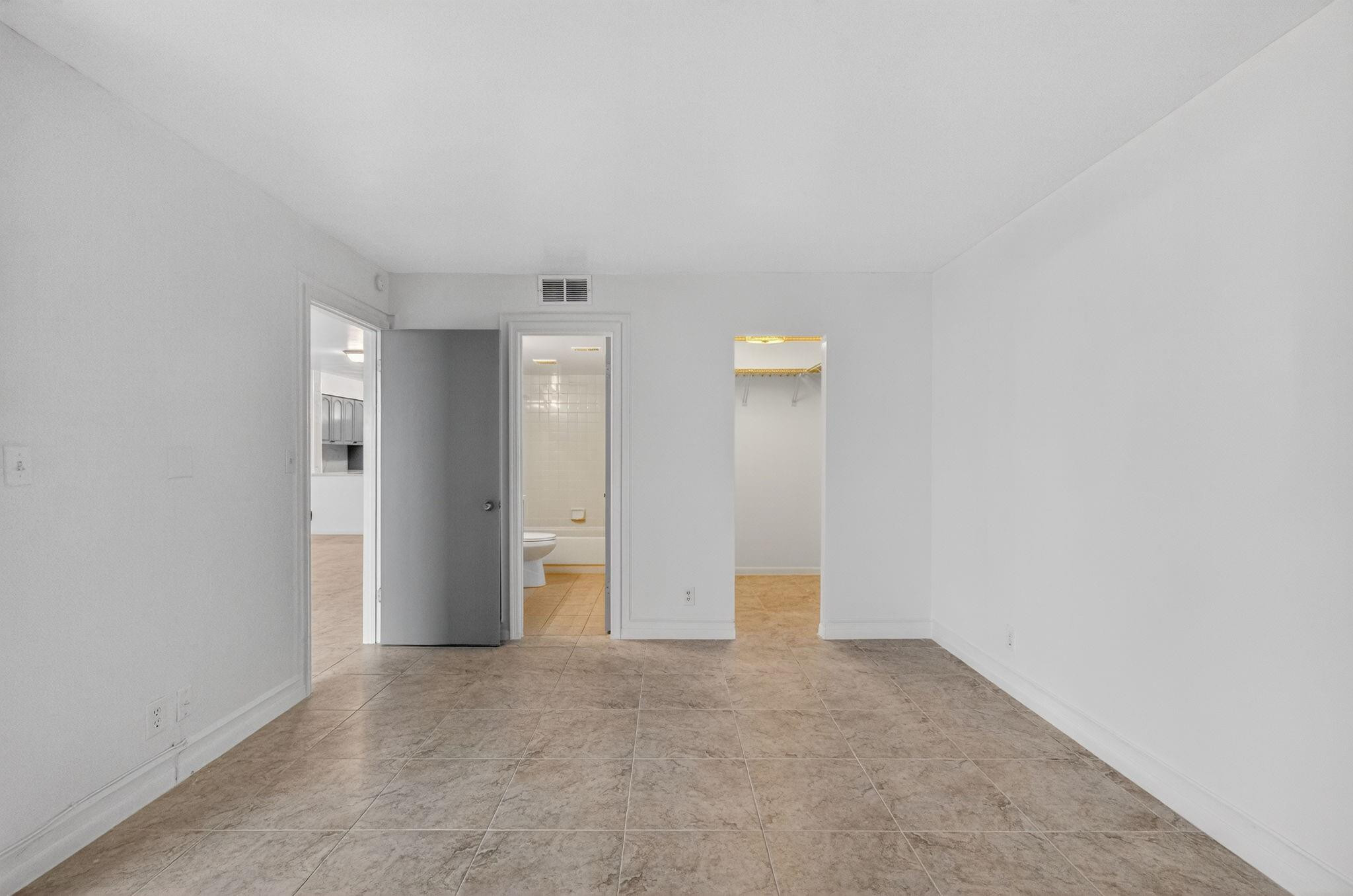 LAKE EMERALD CONDOMINIUM - Residential