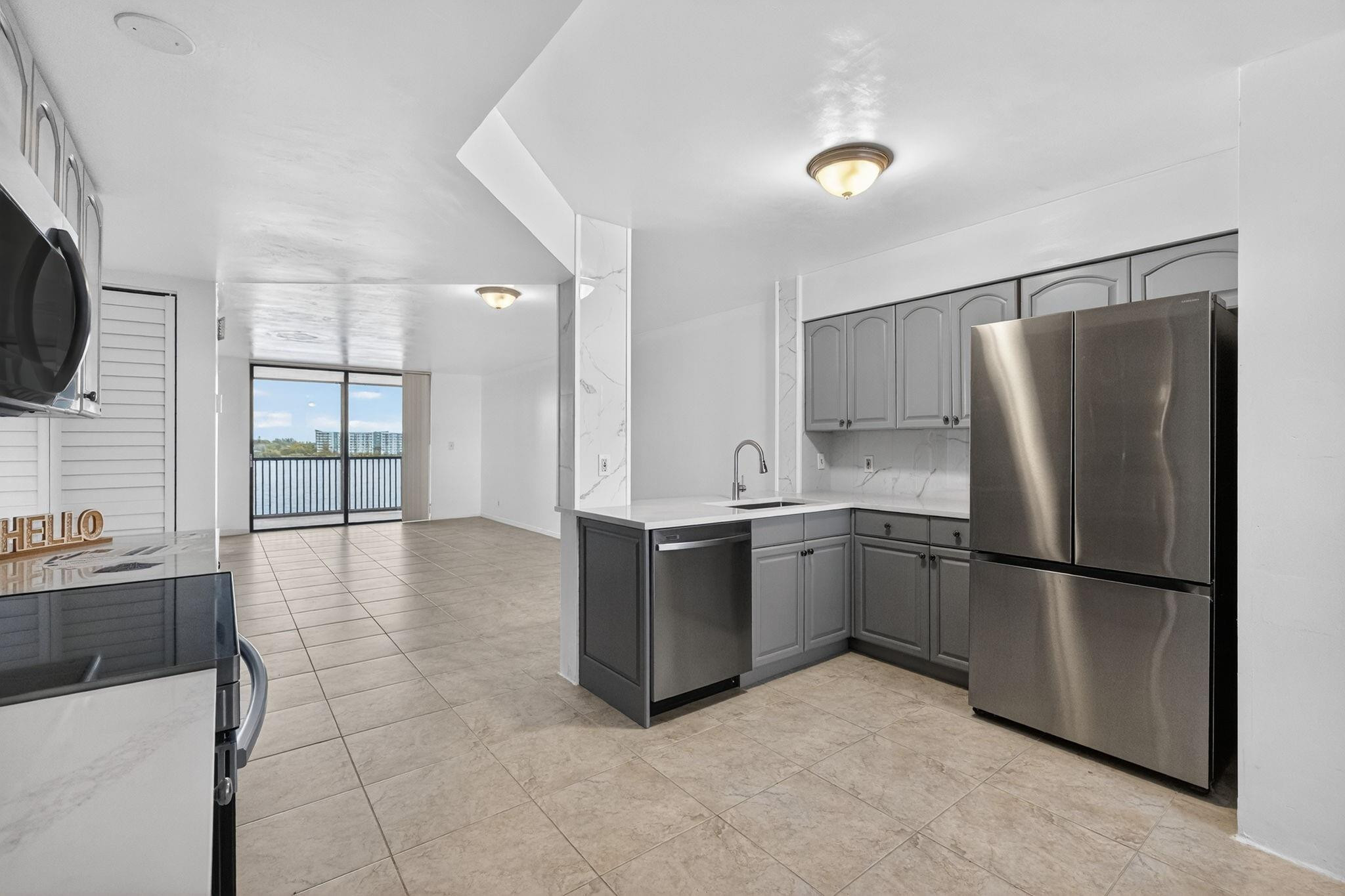 LAKE EMERALD CONDOMINIUM - Residential