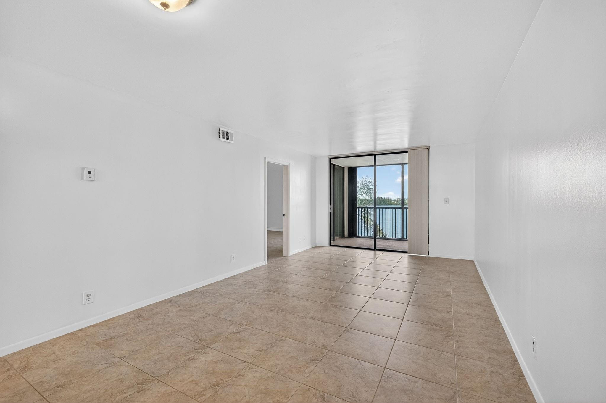 LAKE EMERALD CONDOMINIUM - Residential